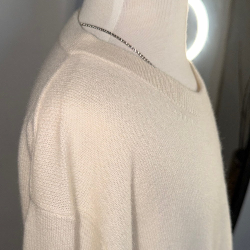 ALLUDE 100% Cashmere Elegant Cream Crew Neck Sweater - Picture 5 of 10